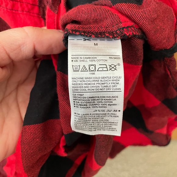 Old Navy Classic Shirt buffalo plaid button down - Picture 2 of 3